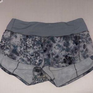 Lululemon Athletica Blue and Gray Patterned Athletic Shorts, low rise 2.5 inch